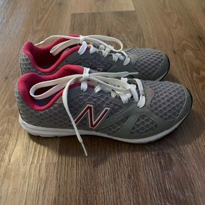 New Balance tennis shoes